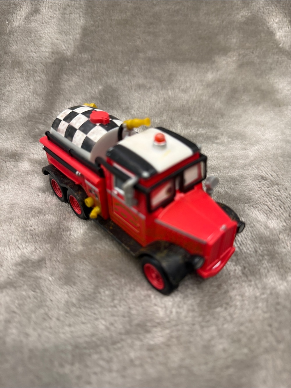 🏁Disney Pixar Cars Red Fire Truck Diecast Propwash Junction Fire Rescue Mattel